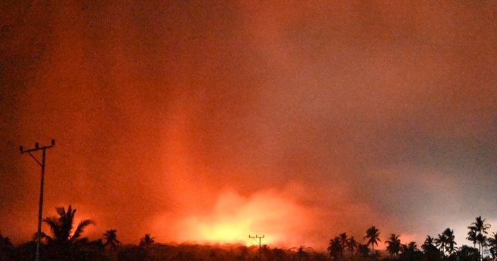 Indonesia volcanic eruption kills at least 10 people, burns homes – National | Globalnews.ca