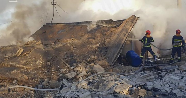 Russia unleashes major airstrike on Ukraine, damaging critical infrastructure – National | Globalnews.ca