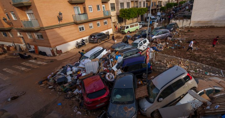 Spain flooding death toll tops 205 as most power returns to region – National | Globalnews.ca