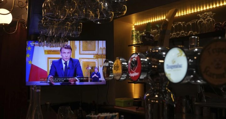 After France’s government toppled, Macron to name new PM soon – National | Globalnews.ca