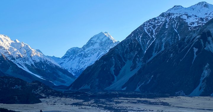 Canadian, 2 U.S. climbers presumed dead after fall on New Zealand mountain – National | Globalnews.ca