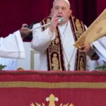 On Christmas, Pope urges nations to silence arms, ‘overcome divisions’ – National | Globalnews.ca