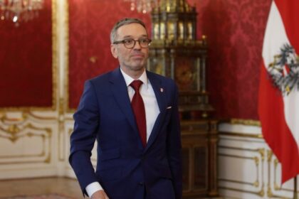 Austria to get 1st far-right government since World War II – National | Globalnews.ca