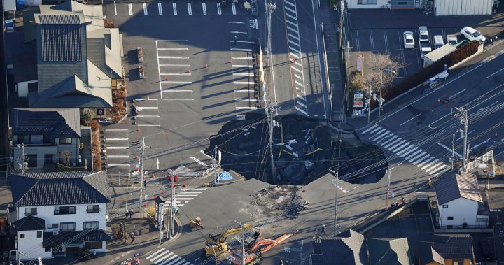 Fears grow for Japan truck driver swallowed by sinkhole as rescue enters 4th day – National | Globalnews.ca