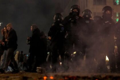 Hundreds arrested in Germany after New Year’s fireworks turn violent – National | Globalnews.ca