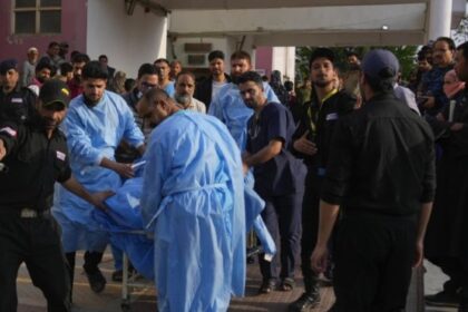 Gunmen open fire on tourists, killing over 20 people at Kashmir resort – National | Globalnews.ca