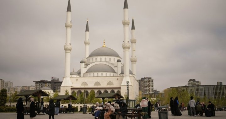 Magnitude 6.2 earthquake hits Istanbul injuring more than 150 people – National | Globalnews.ca