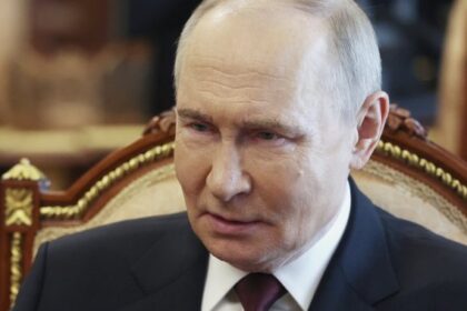 Putin announces temporary Easter ceasefire in Ukraine, Russia and Ukraine swap prisoners – National | Globalnews.ca