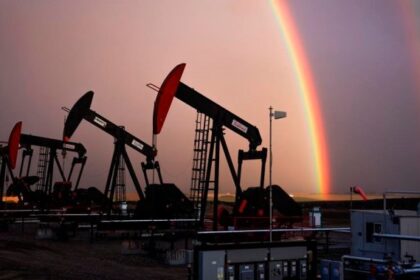 Alberta’s energy industry, government watch nervously as oil prices hit 4-year low  | Globalnews.ca