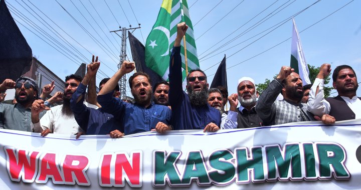 India fires missiles across border with Pakistan as Kashmir tensions soar – National | Globalnews.ca