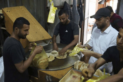 Israel may change tack to allow aid groups in Gaza to stay in charge of non-food aid – National | Globalnews.ca