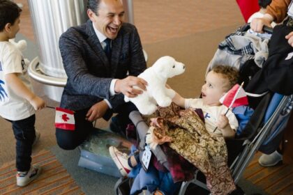 Manitoba premier welcomes second child from Gaza in need of health care  | Globalnews.ca