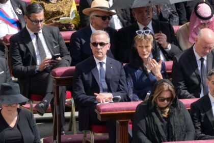 Mark Carney meets Pope Leo XIV after inaugural mass at the Vatican – National | Globalnews.ca