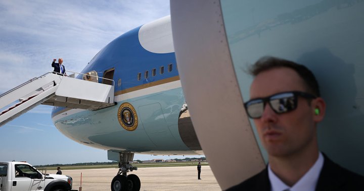 Trump says he would be a ‘stupid person’ not to accept free jet from Qatar – National | Globalnews.ca