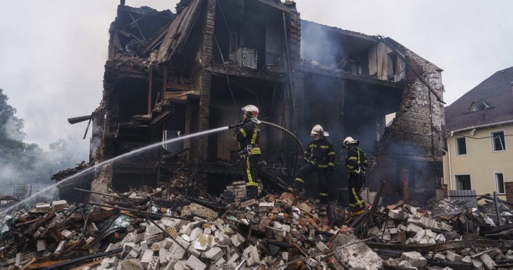 Trump says ‘I’m not happy with Putin’ after Ukraine hit by Russian barrage – National | Globalnews.ca