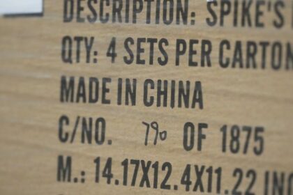 U.S. to cut tariffs on small packages from China to as low as 30% – National | Globalnews.ca