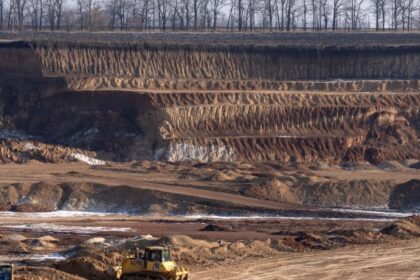 Ukraine, U.S. have signed a critical minerals deal. What we know so far – National | Globalnews.ca