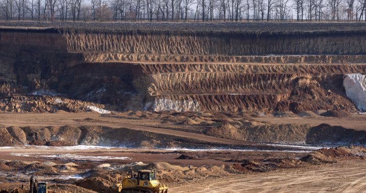 Ukraine, U.S. have signed a critical minerals deal. What we know so far – National | Globalnews.ca