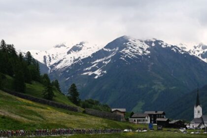 Video shows Swiss village being flattened by glacier collapse – National | Globalnews.ca