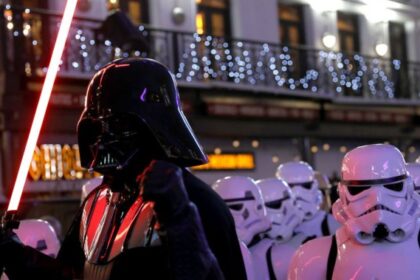 Woman awarded K by tribunal after being compared to Darth Vader – National | Globalnews.ca