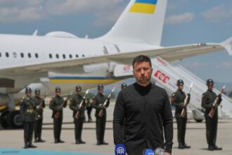 Zelenskyy arrives in Turkiye for peace talks but Putin absent – National | Globalnews.ca