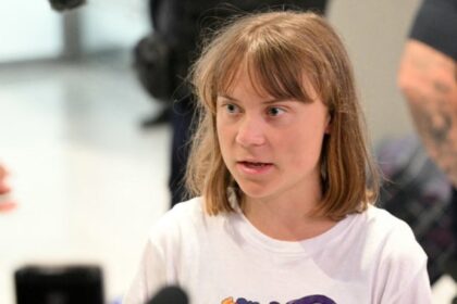 Greta Thunberg deported to France after Gaza-bound aid boat intercepted – National | Globalnews.ca