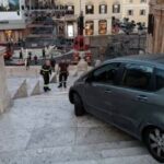 Mamma mia! 80-year-old man tries to drive car down Rome’s Spanish Steps – National | Globalnews.ca