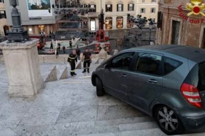 Mamma mia! 80-year-old man tries to drive car down Rome’s Spanish Steps – National | Globalnews.ca