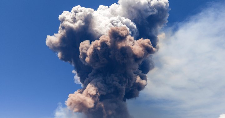 Mount Etna erupts in show of ash, smoke above Sicily – National | Globalnews.ca