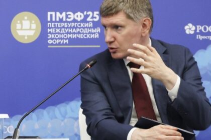 Russia ‘on the verge of going into a recession,’ economy minister warns – National | Globalnews.ca