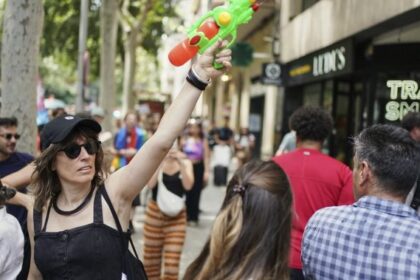 Spanish locals shoot water at visitors in protests against mass tourism – National | Globalnews.ca