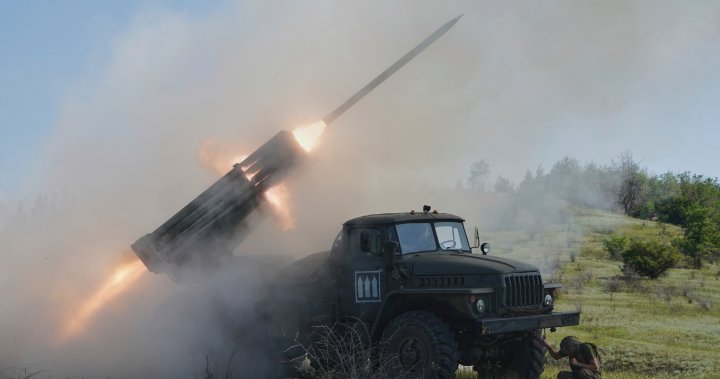 Ukraine targets key bridge to Crimea as Russian rockets kill 3 – National | Globalnews.ca