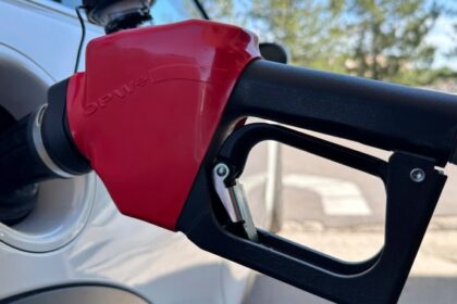 What could gas prices look like ahead of Canada Day weekend?  | Globalnews.ca