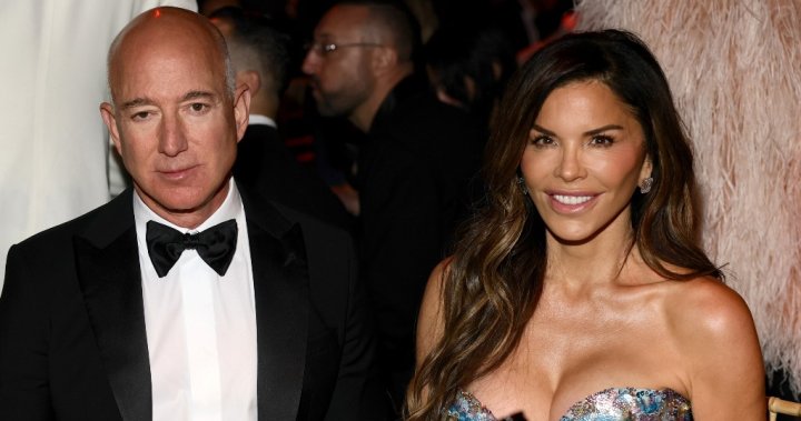 ‘No space for Bezos’: Venice locals protest billionaire’s wedding plans – National | Globalnews.ca