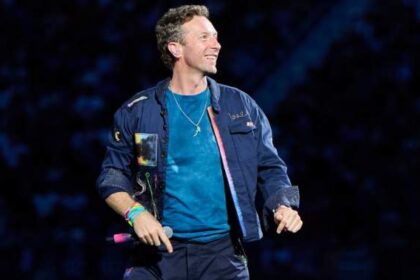 Astronomer CEO Andy Byron resigns after Coldplay ‘kiss cam’ video – National | Globalnews.ca
