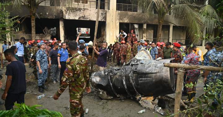 Bangladesh Air Force training jet crashes into school, killing 20 in capital – National | Globalnews.ca