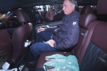 Brazil’s Bolsonaro must wear ankle monitor after police searches – National | Globalnews.ca