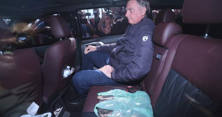 Brazil’s Bolsonaro must wear ankle monitor after police searches – National | Globalnews.ca