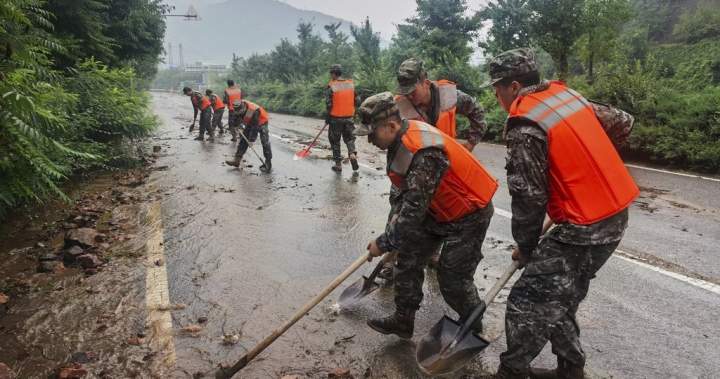 China’s heavy rains prompt flood warnings as landslide kills at least 4 – National | Globalnews.ca