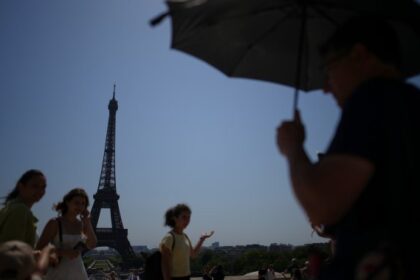 Europe’s heat wave, wildfires leave multiple dead as temperatures soar – National | Globalnews.ca