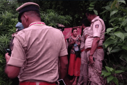 Indian police find Russian mom living in a cave with her 2 young daughters – National | Globalnews.ca