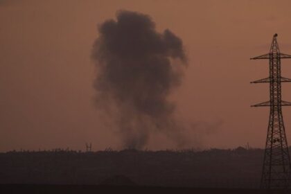 Israeli airstrikes kill 14 Palestinians in Gaza and another 10 die seeking food – National | Globalnews.ca