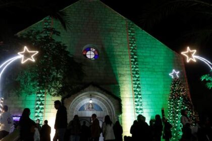 Israeli strike on Gaza’s only Catholic church kills 2, injures several – National | Globalnews.ca