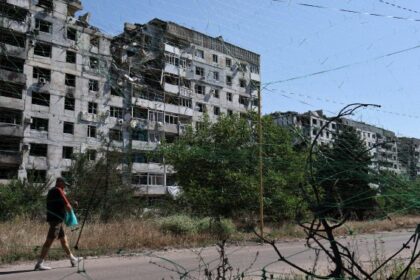Russia attacks 4 Ukrainian cities as time ticks down to U.S. peace deadline – National | Globalnews.ca