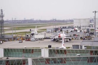 Some flights in Britain were briefly grounded or diverted. What happened? – National | Globalnews.ca