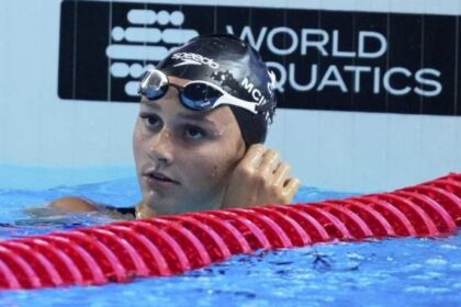 Summer McIntosh wins first gold medal at worlds in her quest for five – National | Globalnews.ca