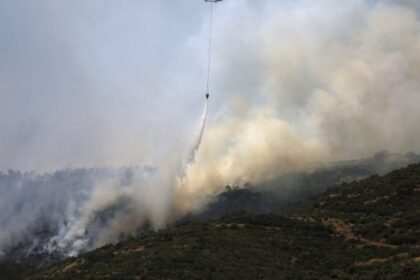Turkey sends firefighting aircraft to Syria as wildfires rage on both sides of the border – National | Globalnews.ca
