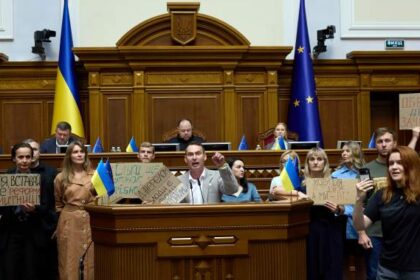 Ukraine parliament restores anti-graft watchdogs’ independence amid uproar – National | Globalnews.ca