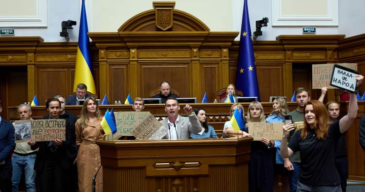 Ukraine parliament restores anti-graft watchdogs’ independence amid uproar – National | Globalnews.ca