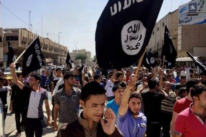 Iraq starts excavation of large mass grave left by rampaging Islamic State – National | Globalnews.ca